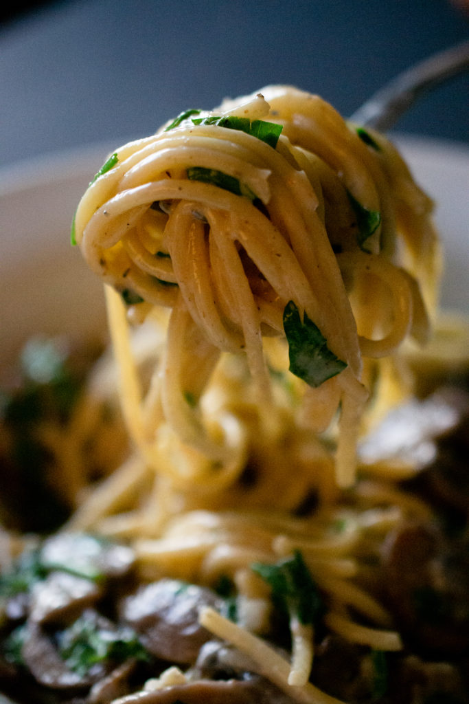 Spaghetti z kremowym sosem grzybowym
